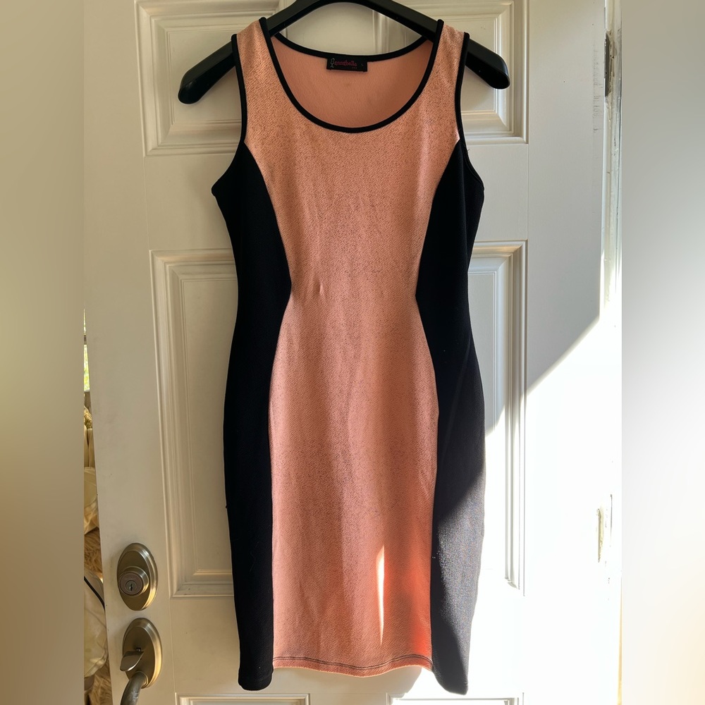PEACH 🍑 & black Glitter tank dress body shake free matching nail polish